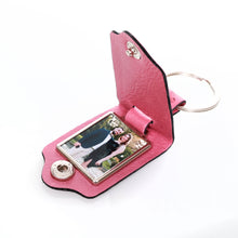 Заредете изображение във визуализатора на галерията – Кожен ключодържател със снимка и надпис